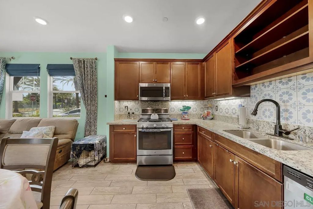 1545 Crown Ln 6, Chula Vista