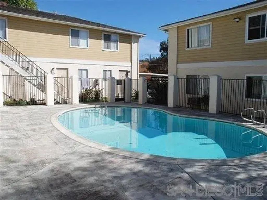 9210 Kenwood Dr. F, Spring Valley