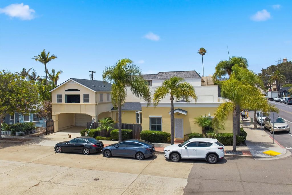 4652 Cass St, Pacific Beach