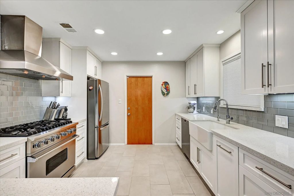 8055 Cinnabar Dr, La Mesa