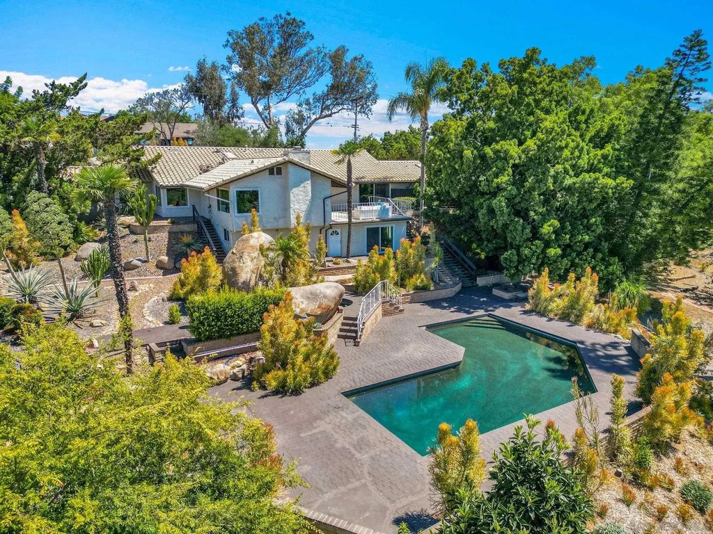 1389 Merritt Dr, El Cajon