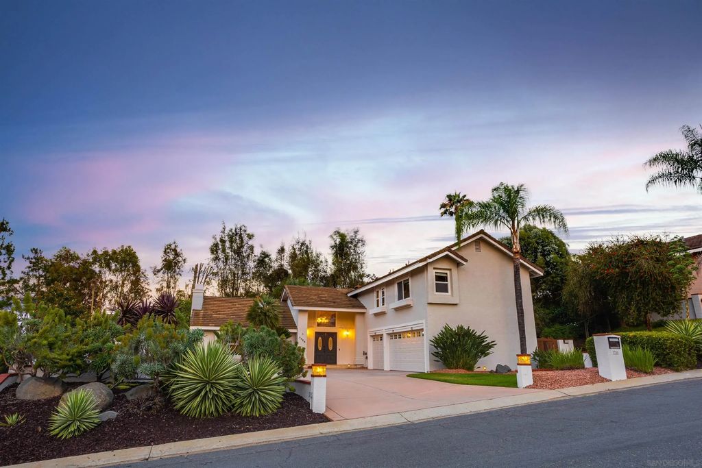 3326 Avenida Sierra, Escondido