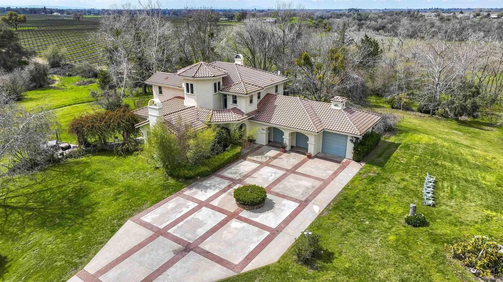 24943 N Mcintire, Clements