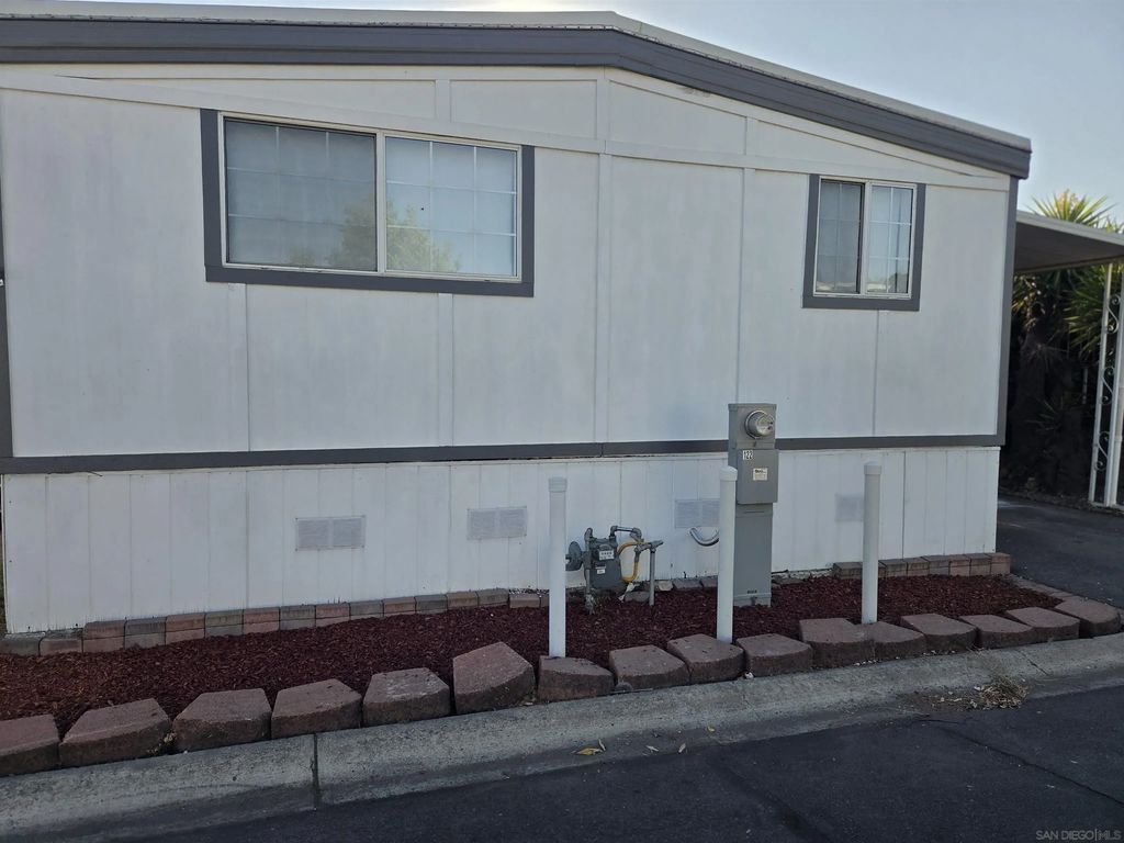 2550 E Valley Parkway 122, Escondido