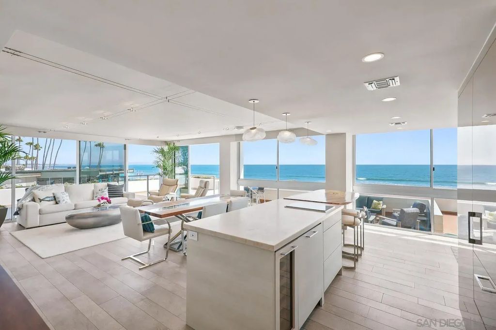 1760 Avenida Del Mundo 108, Coronado