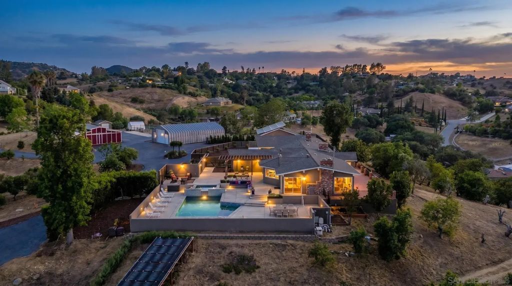4986 San Jacinto Circle East, Fallbrook