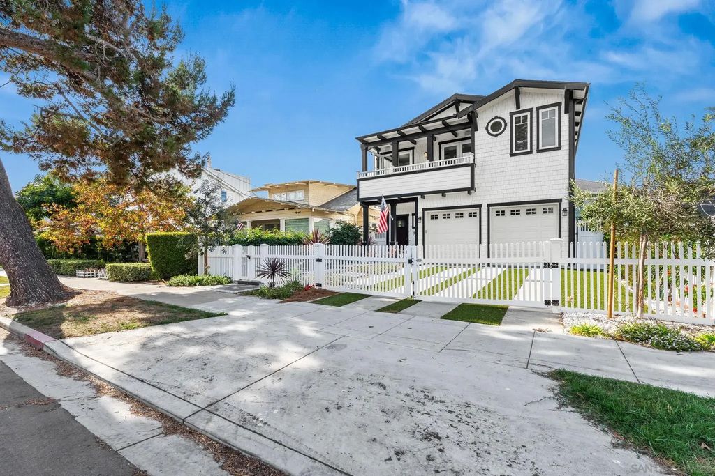 1004 F Ave, Coronado