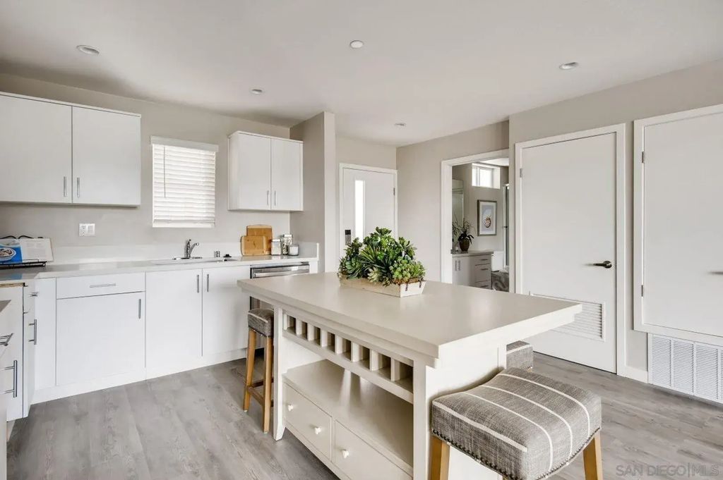 3909 Voltaire St 201, OCEAN BEACH