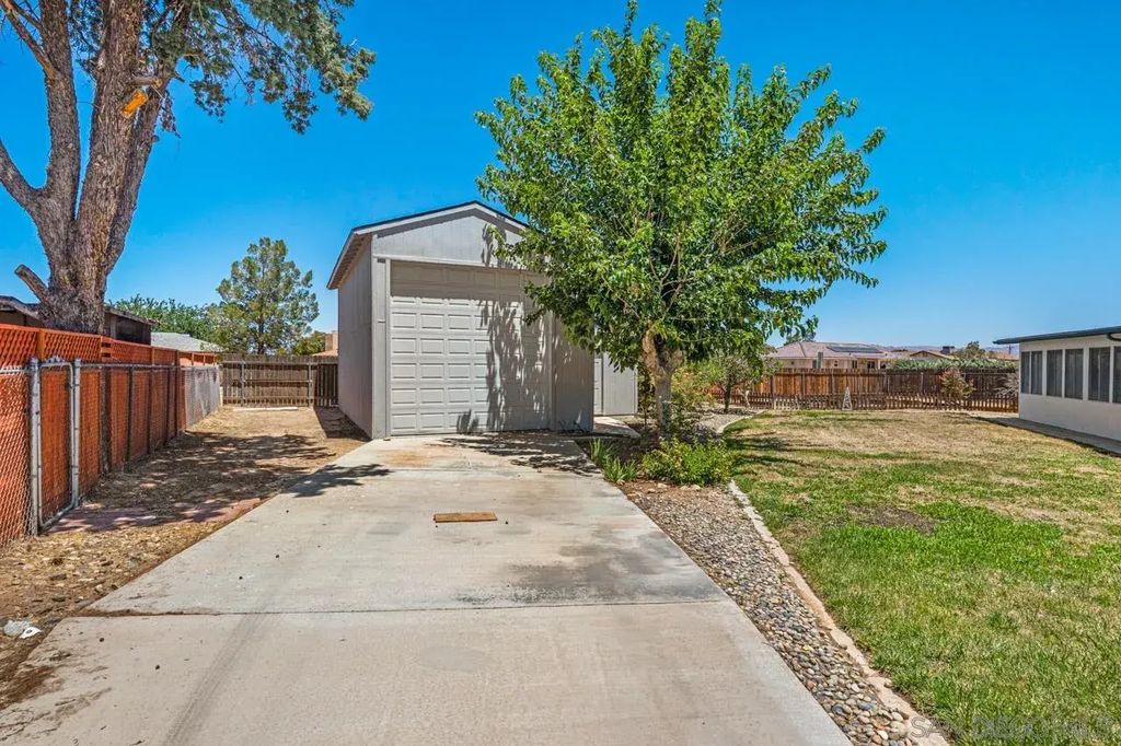 12450 Algonquin Rd, Apple Valley