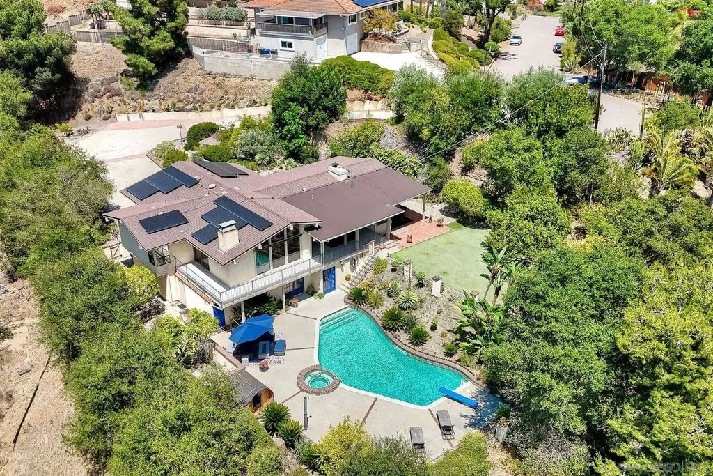 338 Merrywood, Escondido