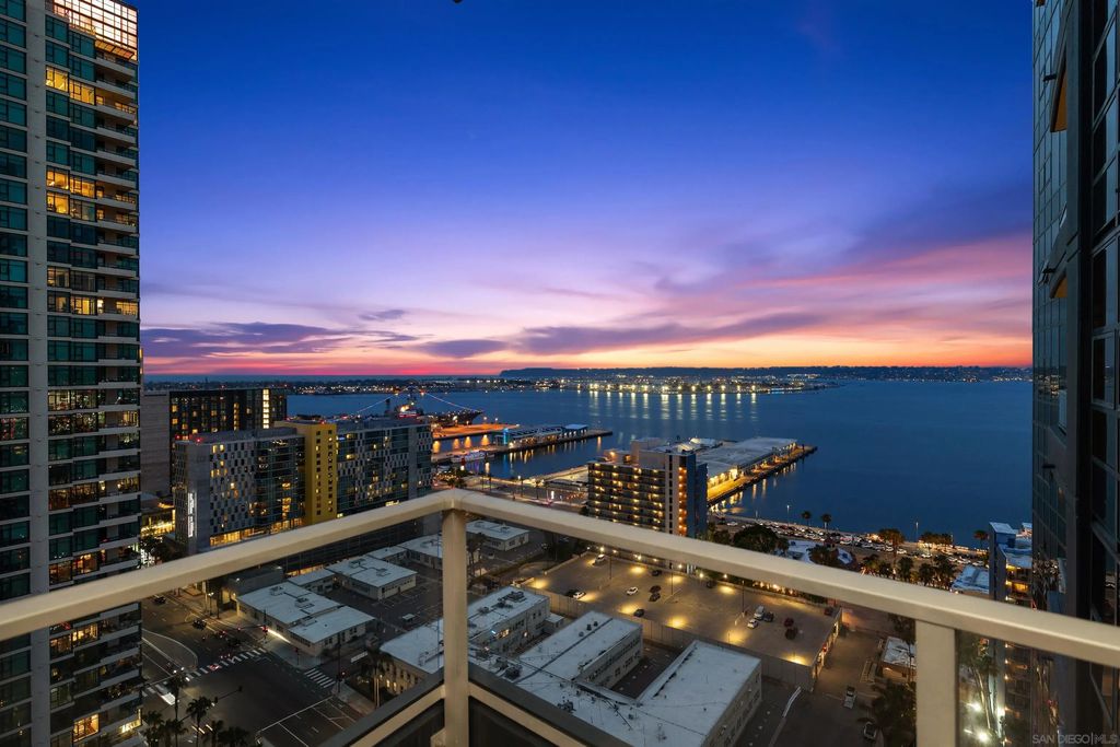 1325 Pacific Hwy 2503, DOWNTOWN