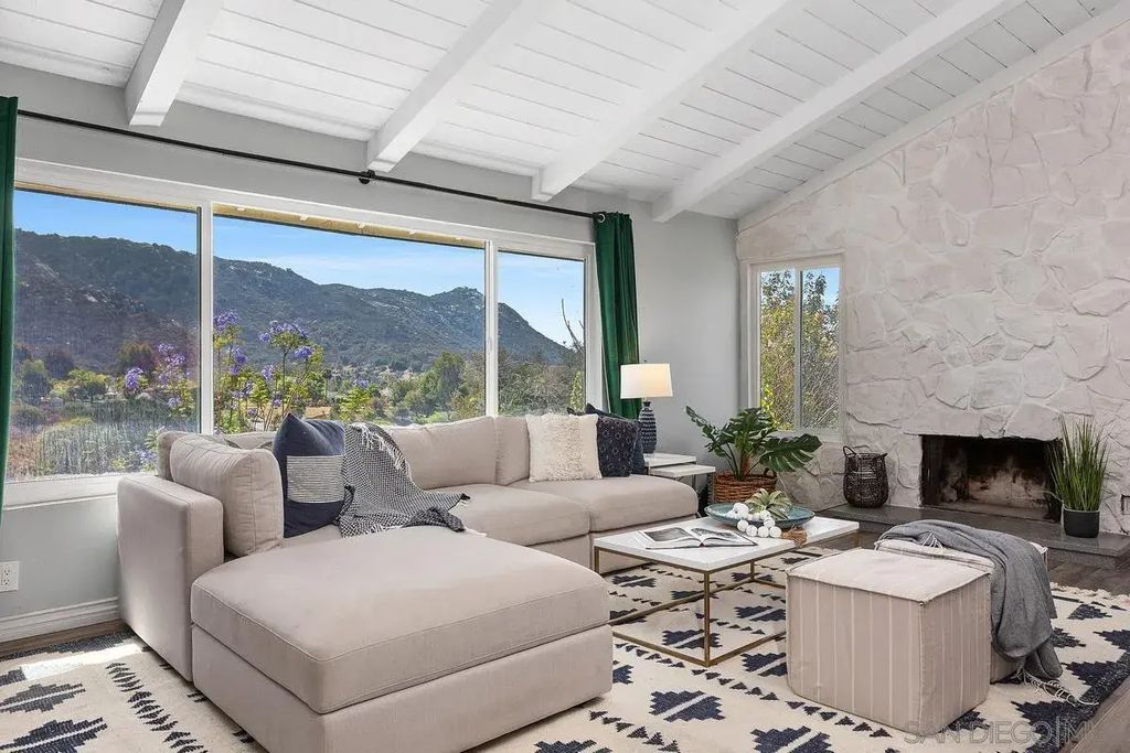 25950 Kaywood Dr, Escondido