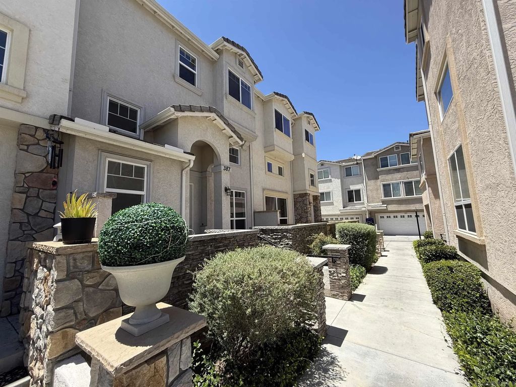 387 Connecticut, El Cajon