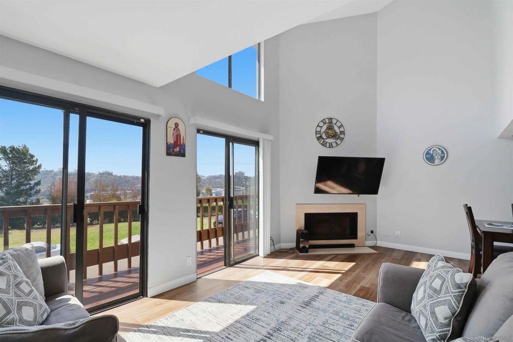6862 Camino Berdecio, Fashion Heights (FSHH)