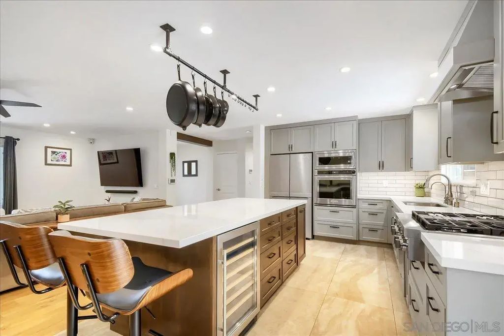 10162 Sierra Madre Rd, Spring Valley