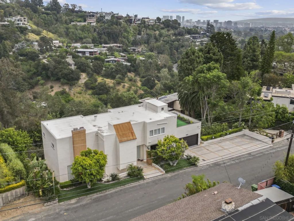 1052 N Kenter Ave, Los Angeles