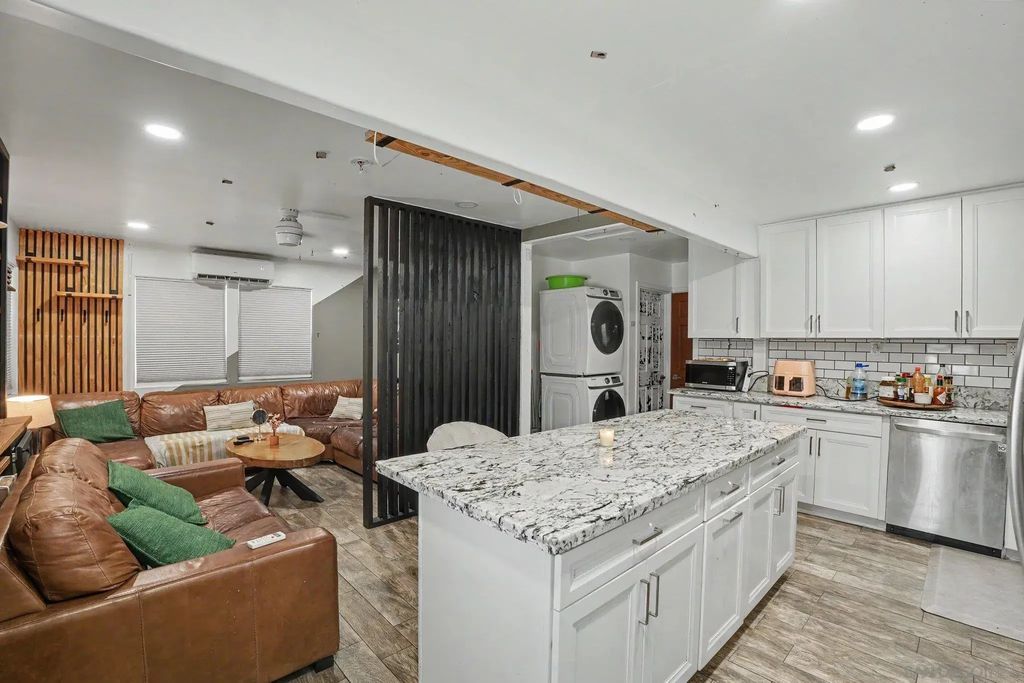 1367 E Madison Ave, El Cajon