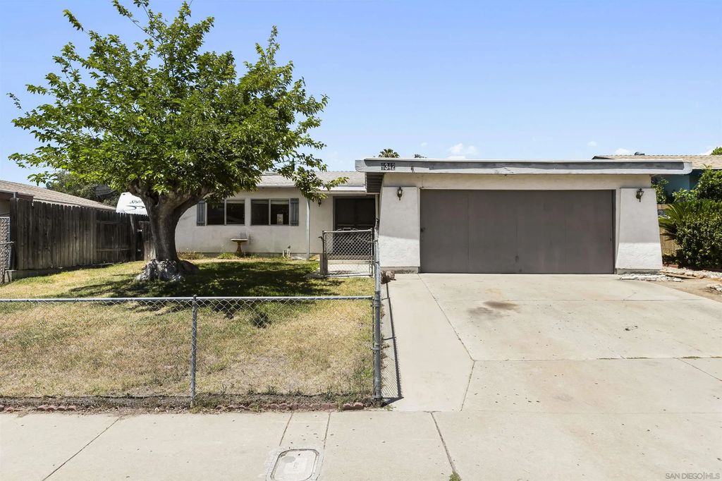 9342 Dempster Dr, Santee