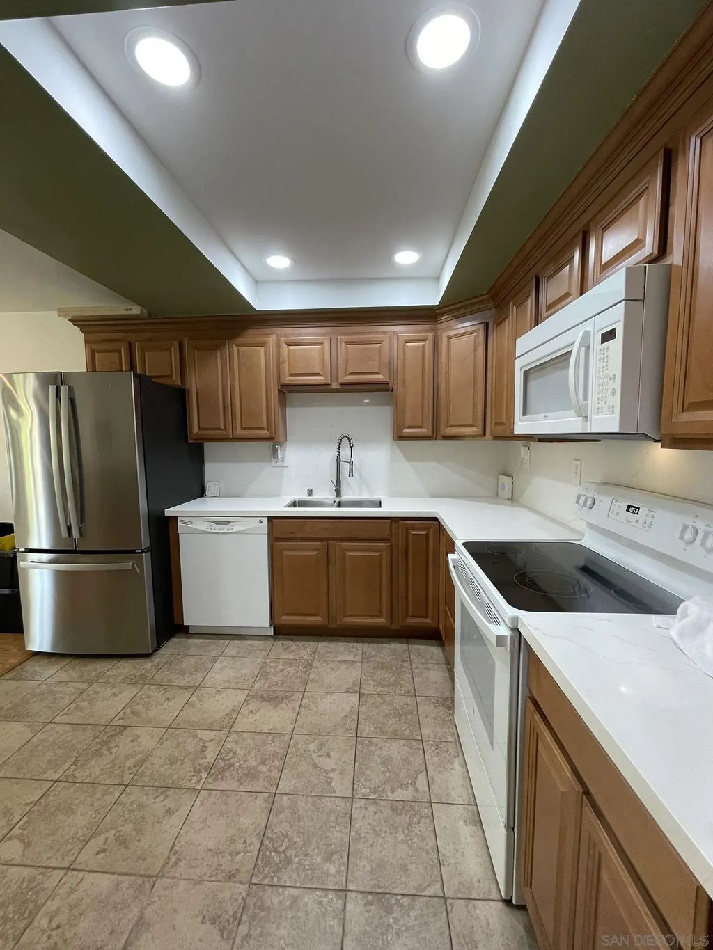10767 San Diego Mission 107, MISSION VALLEY