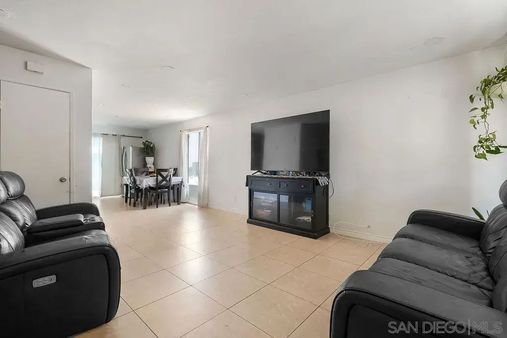 8166 Paradise Valley Ct., Spring Valley