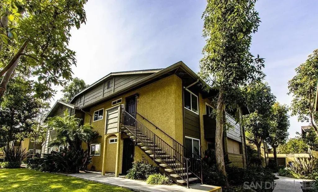 176 Avenida Descanso B, Oceanside