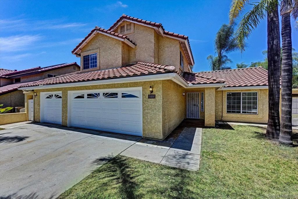 1745 El Aire, Escondido