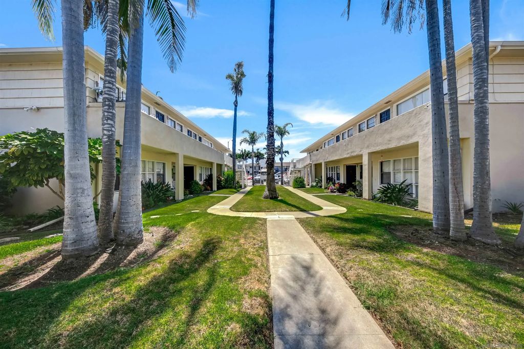 1518 Rosecrans Street, 