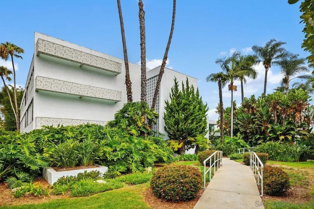 2368 Torrey Pines Road 63, La Jolla