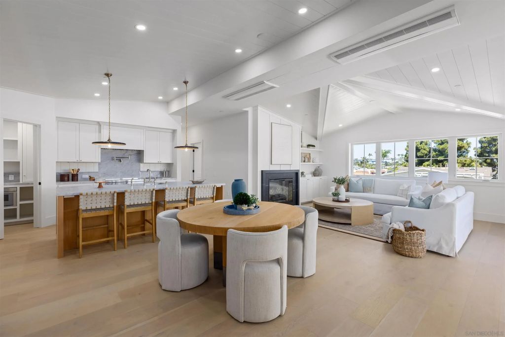 747 Orange Ave 304, Coronado