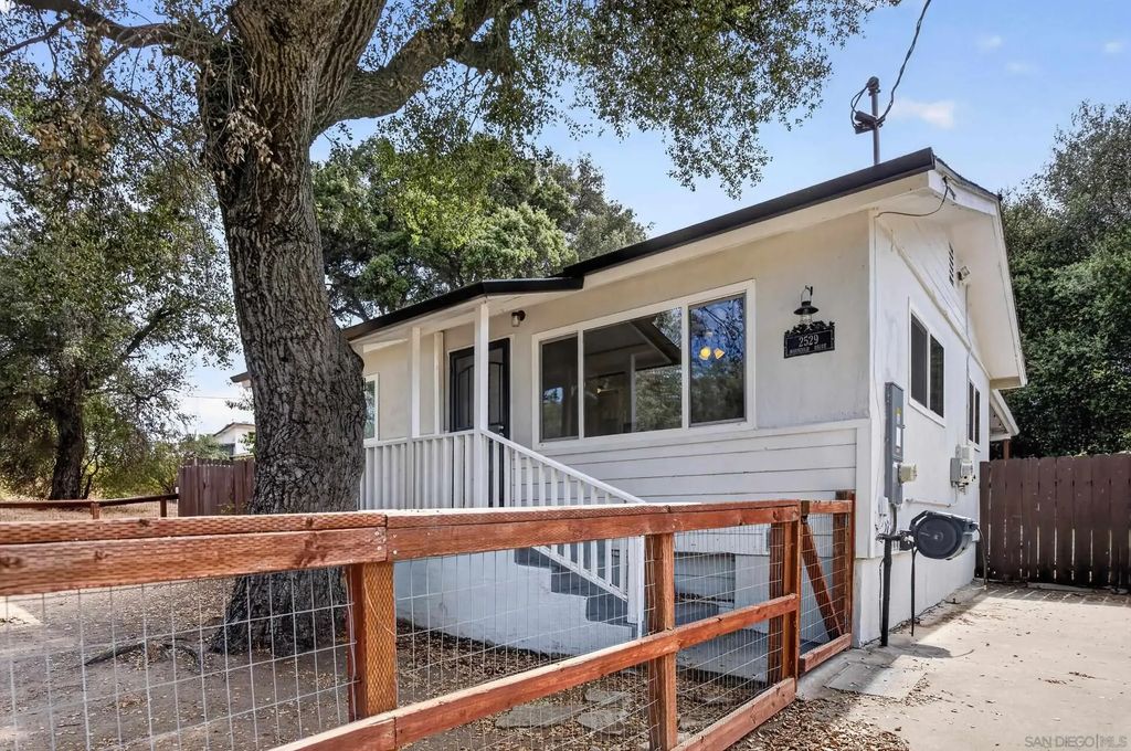 2529 Marygold, Campo