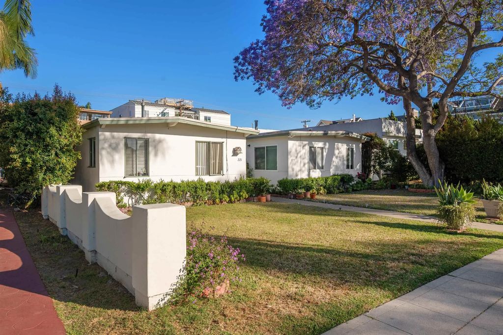 221-225 D St, Coronado