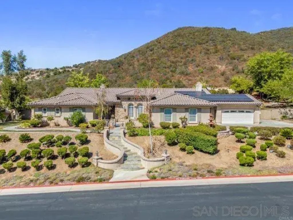 14776 Interlachen, Valley Center