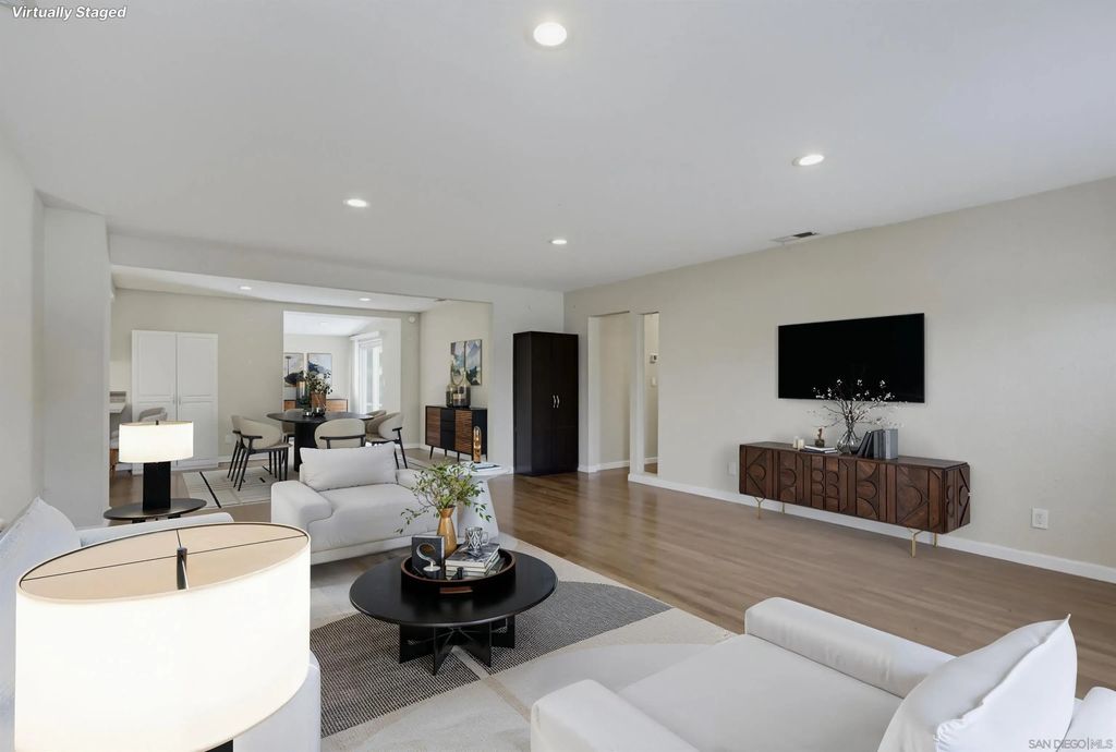 9649 Halberns Blvd, Santee