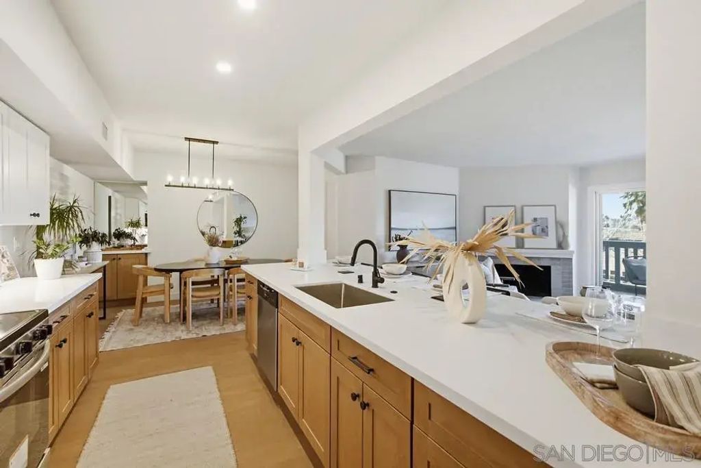 1020 E Washington Ave 107, Escondido