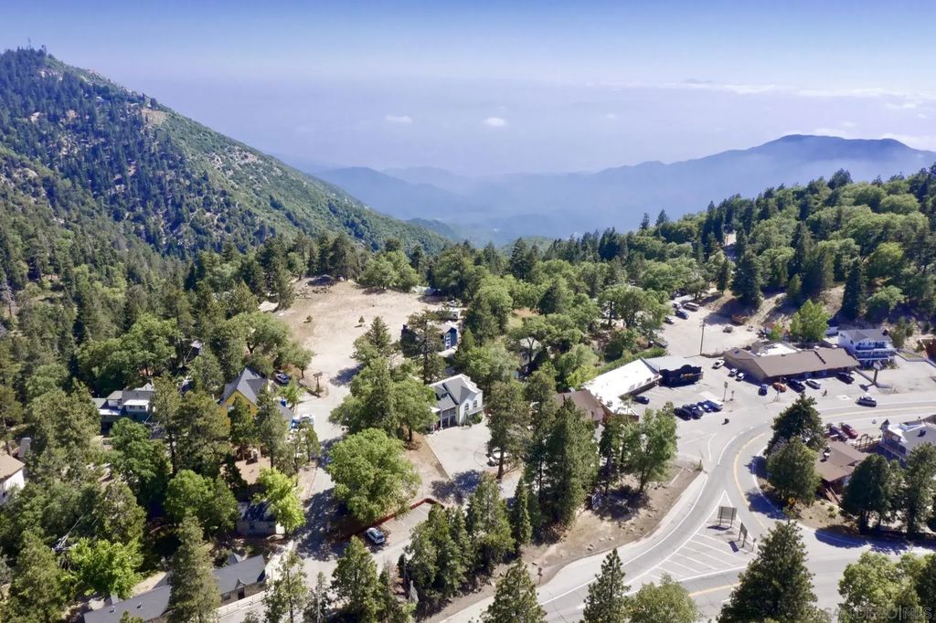 32065 Hunsaker Way 12, Running Springs