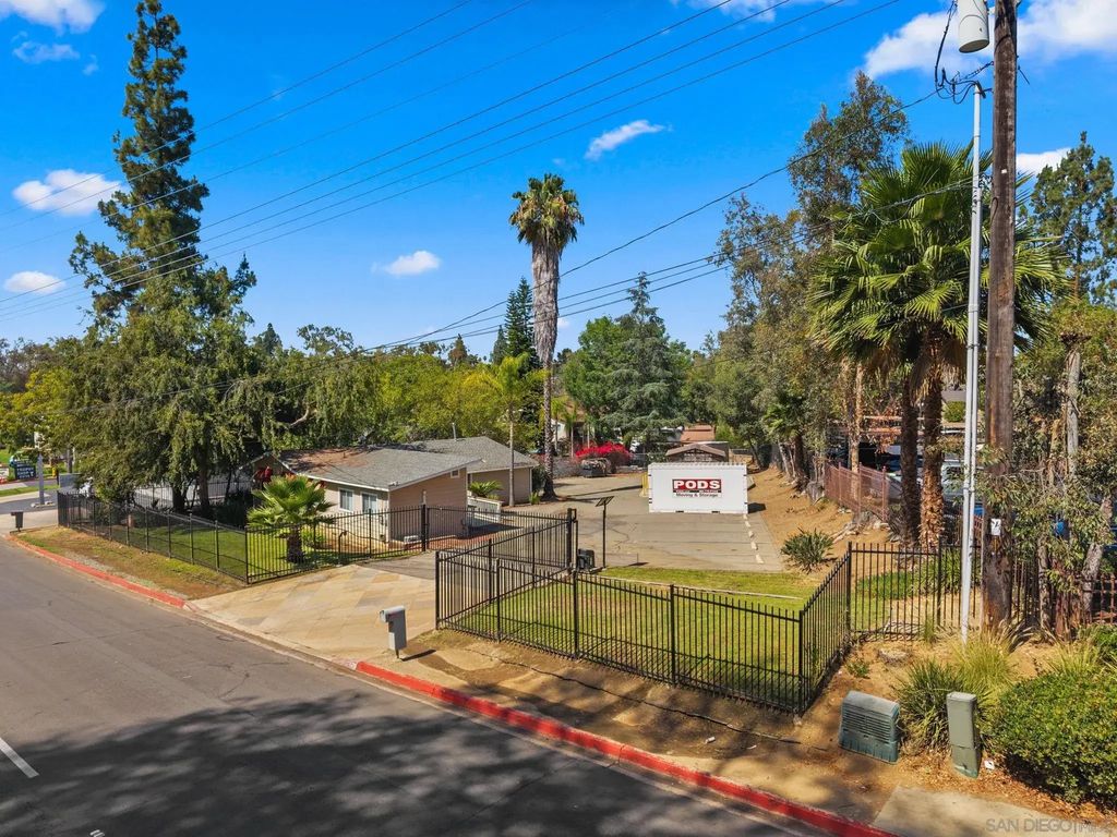 2005 S Escondido Blvd, Escondido