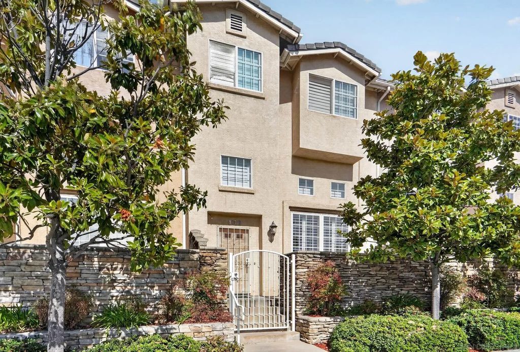 138 W Douglas Ave, El Cajon