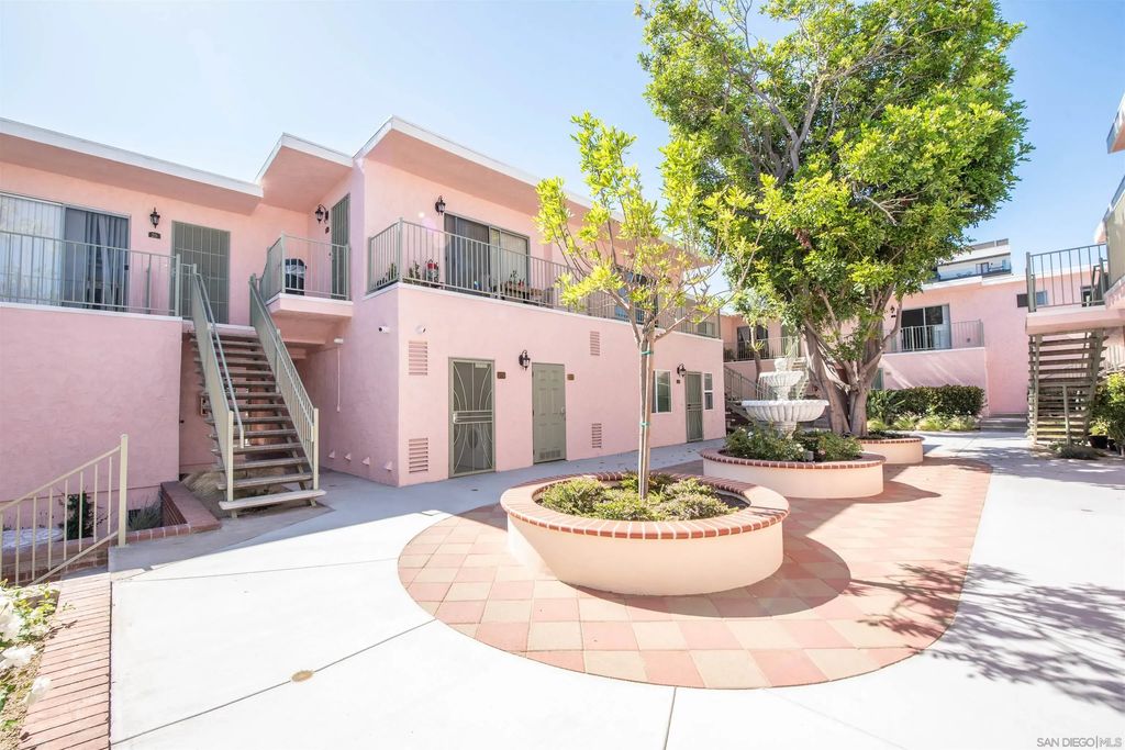 930 B 5, National City