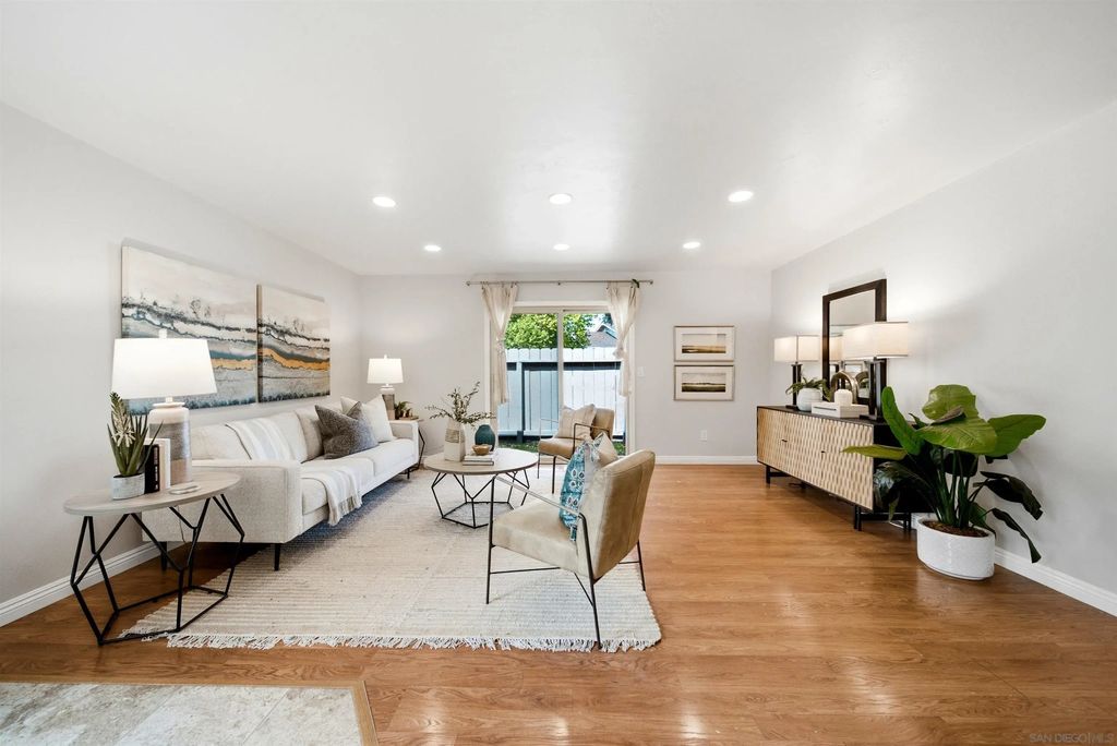 7828 Camino Raposa, UNIVERSITY CITY