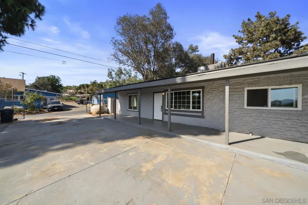 12049 Coping Pl, Lakeside