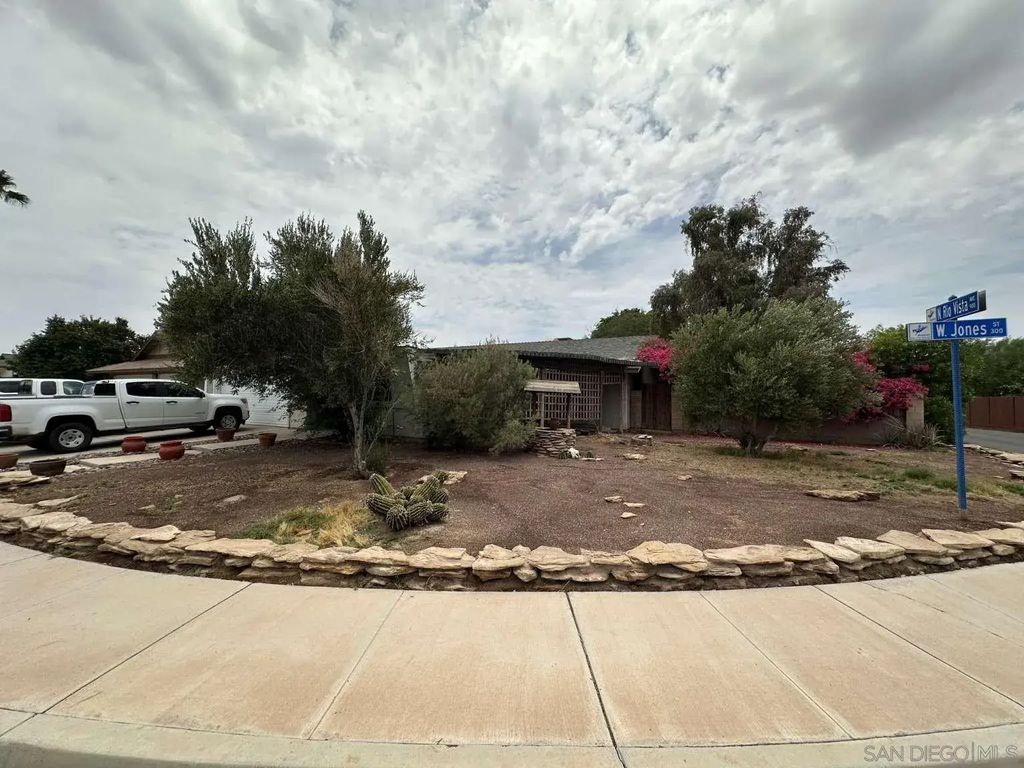396 W Jones St, Brawley