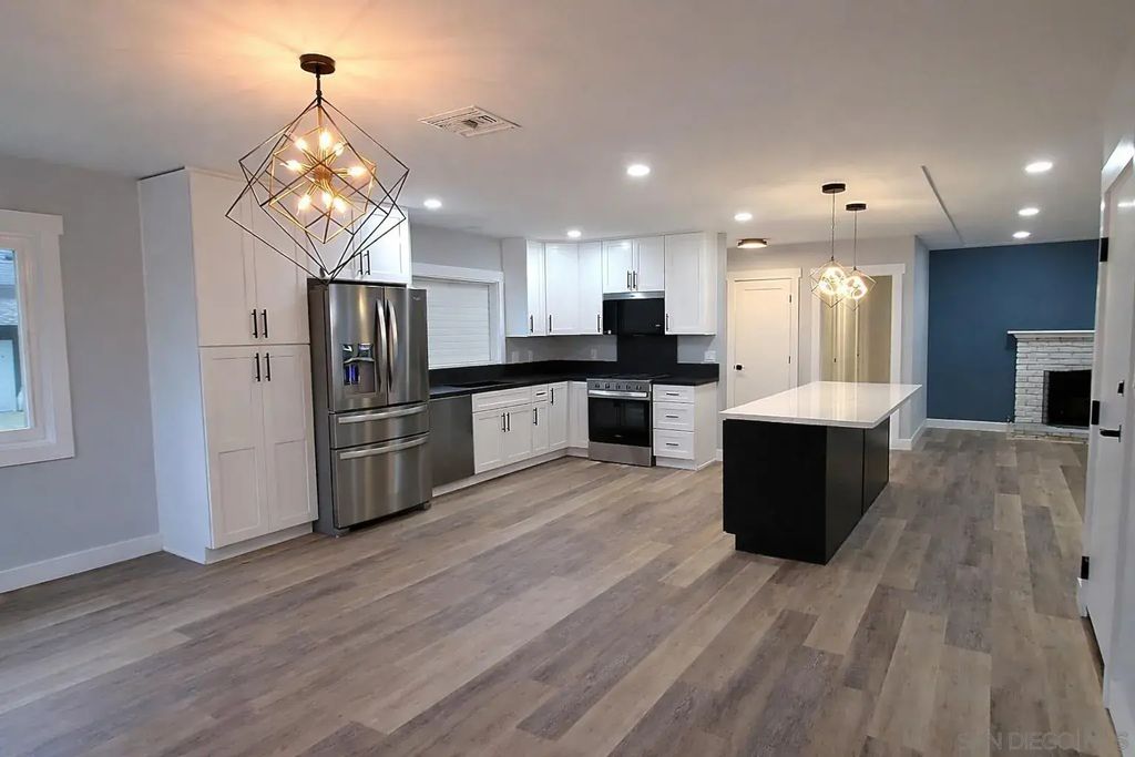 3006 Yonge St, POINT LOMA