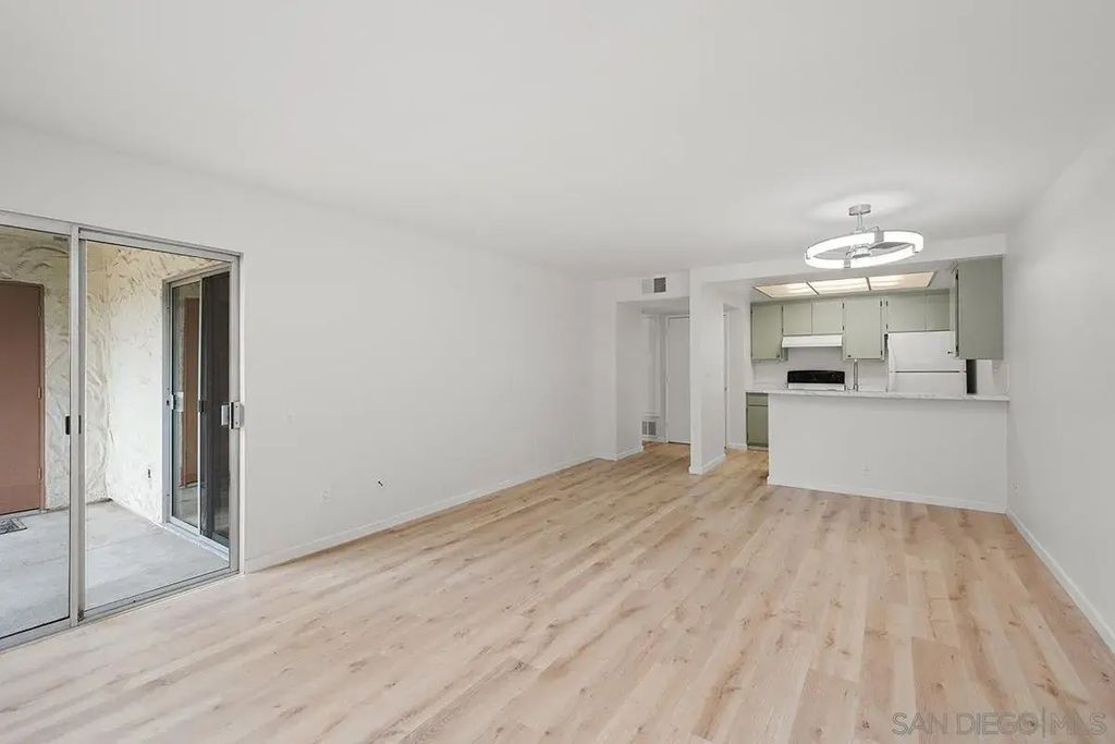 10797 San Diego Mission 209, MISSION VALLEY