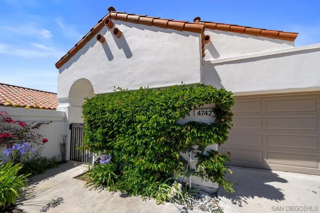 4742 Collinos Way, Oceanside