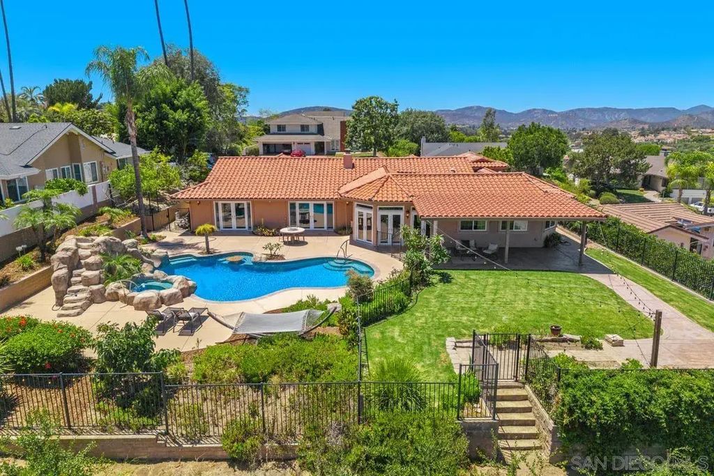 17563 Saint Andrews, Poway