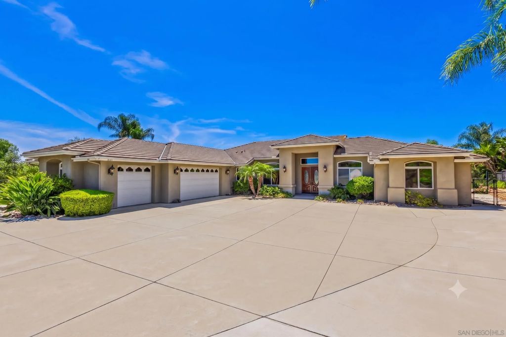 1290 Daxi Lane, Escondido
