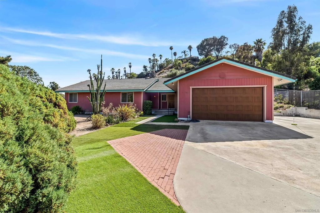 11701 Shadow Valley Rd, El Cajon