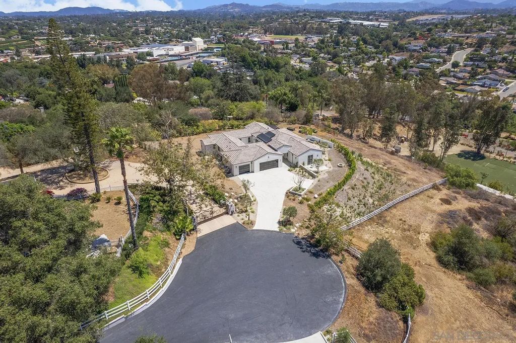 588 Twin Country Ln, Fallbrook