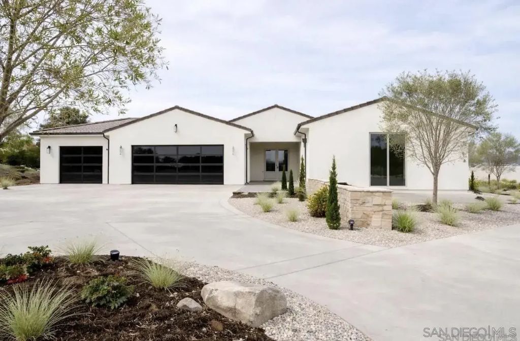 588 Twin Country Ln, Fallbrook
