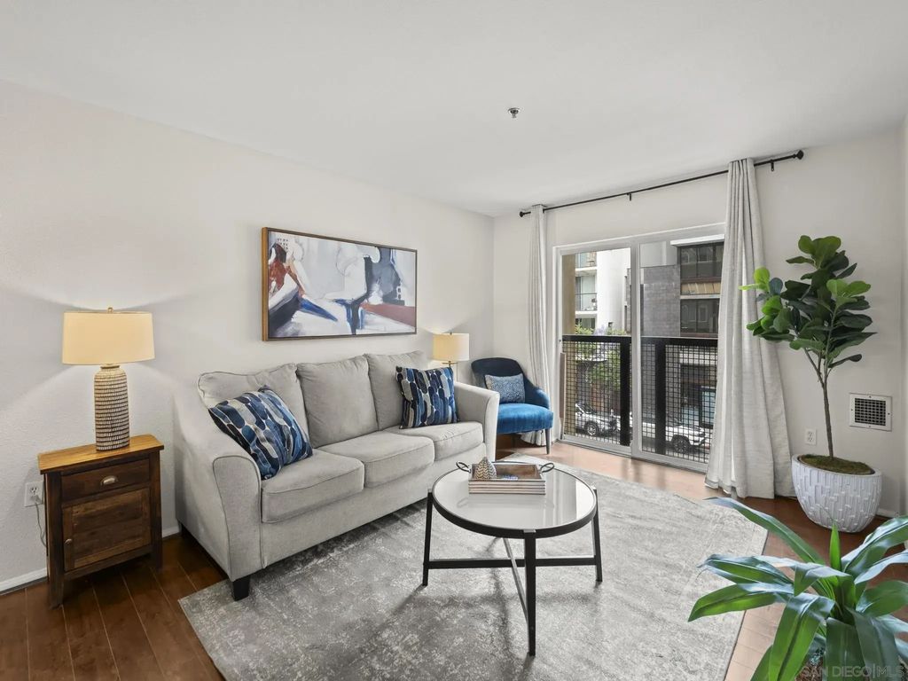 1970 Columbia St 312, DOWNTOWN